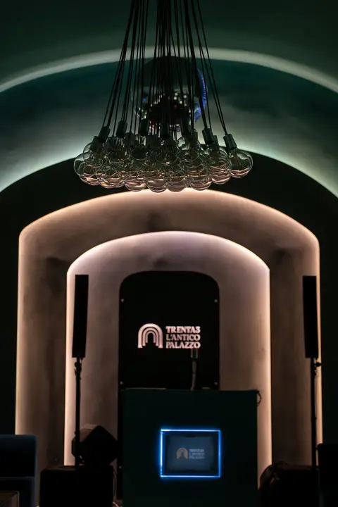 Arco luminoso con la consolle