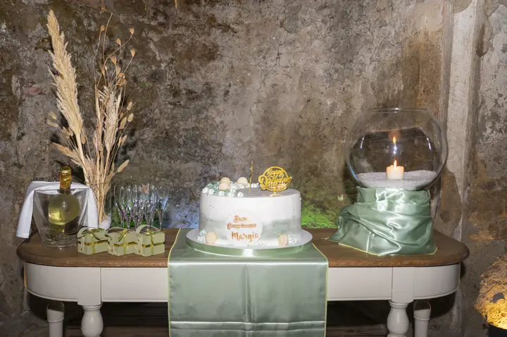 Tavolo dei dolci con torta